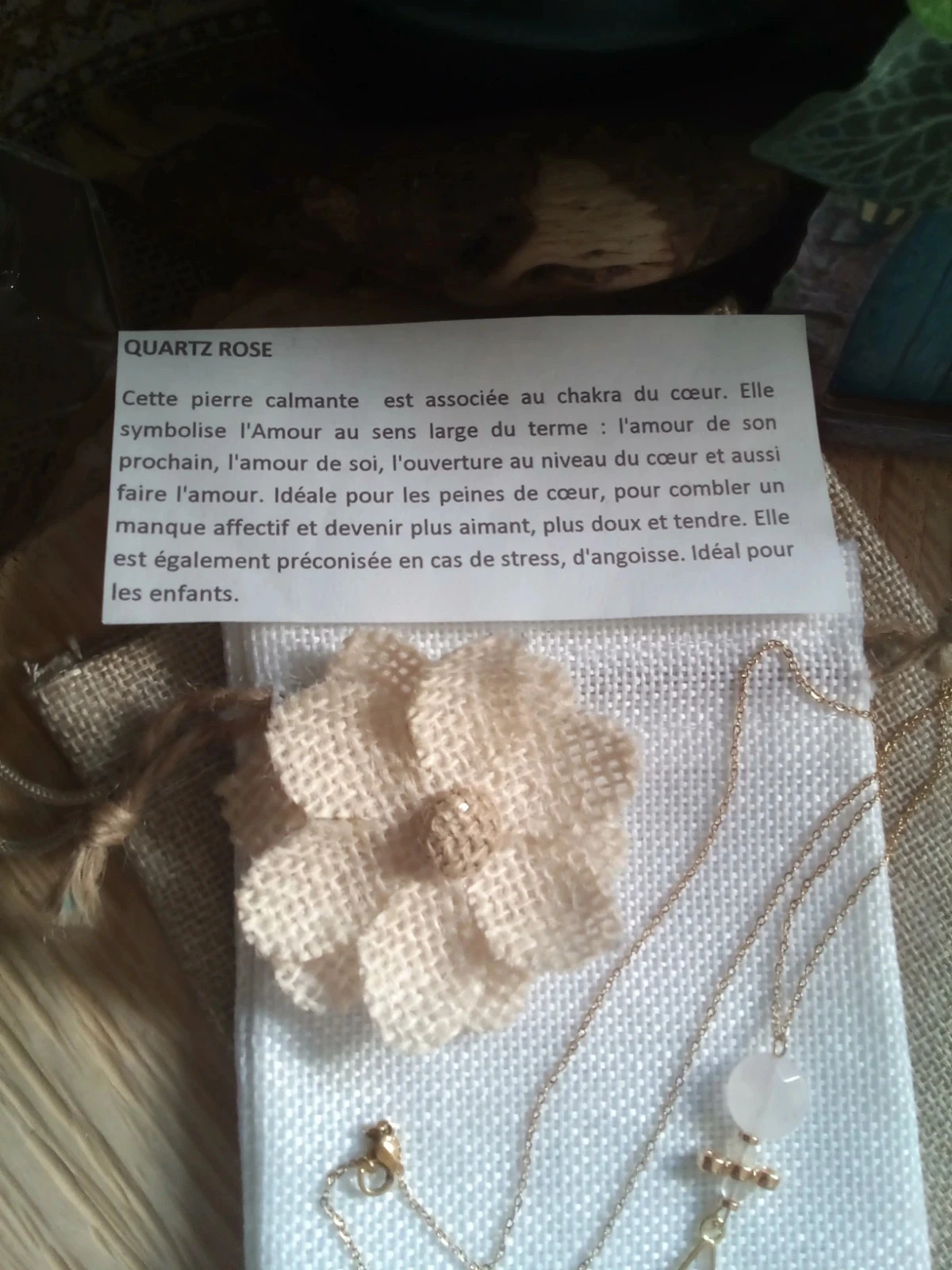 Collier quartz rose, pierres de lune et pendentif fleur séchée naturelle – photo 4
